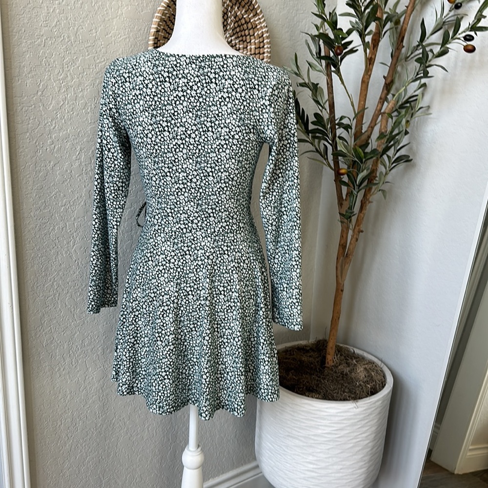 Hollister Women’s Long Sleeve Classic Wrap Boho Floral Mini Dress Size Medium - Picture 8 of 12